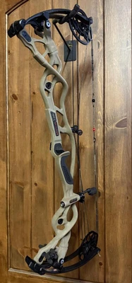Cámara camuflaje arco Hoyt Carbon RX1 USADA #2 / 24,5-28" 70 lb BUCKSKIN RX-1 RH Foto 1 de 3