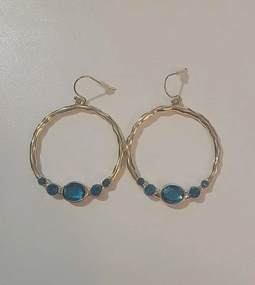 Nuevos pendientes de aro Avon Bejeweled dorado azul Foto 1 de 2
