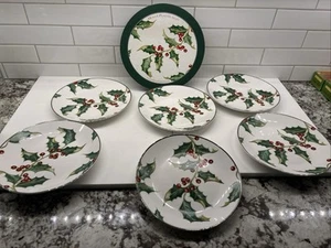 Set 6 piatti da dessert alle bacche di agrifoglio ferramenta restauro Natale 2001 vintage - Foto 1 di 6