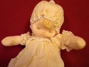 MUÑECA SEKIGUCHI VINTAGE JAPÓN CUERDA MOVIMIENTOS JUEGA ES UN MUNDO PEQUEÑO - Imagen 1 de 8