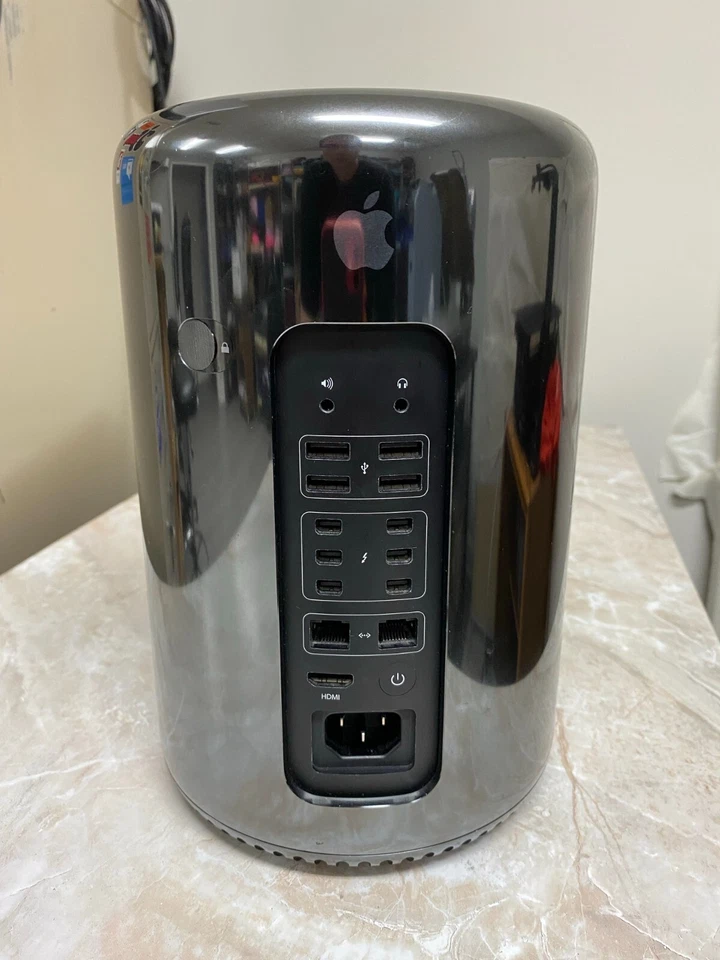 Apple Mac Pro 2013 6 Core 3.5GHz D500 32GB 512GB SSD - Image 1 of 1