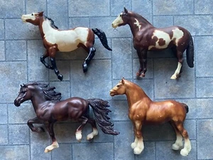 Breyer Pferde 4 Stück Mustang Halbaufzucht Chestnut Clydesdale Welsh Cob - Bild 1 von 17