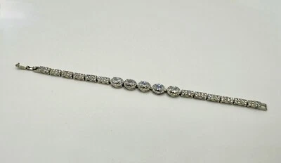 Hermoso Brazalete de Diamantes Forma Ovalada Creado en Laboratorio de 10 quilates Lleno de Oro Blanco de 18k Foto 1 de 4