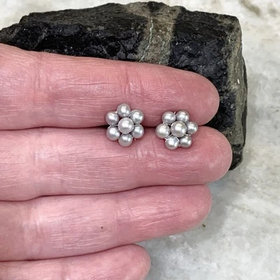 Grey Pearl Flower Earrings Stud 10k Yellow Gold Cluster Butterfly Signed 10mm - Image 1 of 4