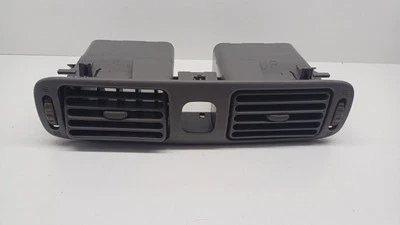 ВОЗДУШНОЕ СОПЛО ЦЕНТРАЛЬНОЙ ПРИБОРНОЙ ПАНЕЛИ TOYOTA COROLLA 1999 E110 55662-12190  - Изображение 1 из 4