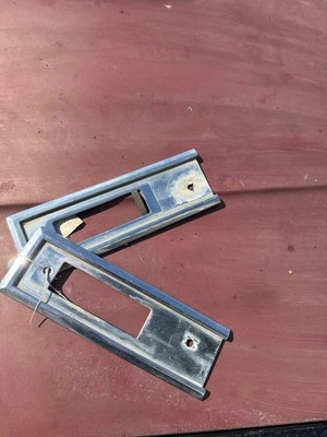 Lote de 2 biseles de luz marcadora de cuarto trasero Pontiac Grand Prix 1981 1984 1985 1987 Foto 1 de 4