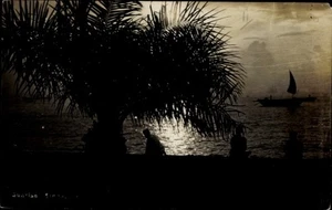 Ak Singapur, Silhouette von Menschen, Meer, Schiff mit Segel, Palmen - 4694014 - Picture 1 of 2