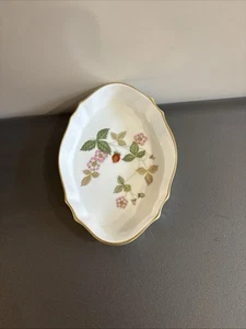 Wedgwood Wild Strawberry Trinket Dish - Relish, Soap, Jewelry, Coins - Porcelain - Picture 1 of 7