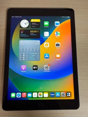 Apple iPad 5. Gen. 32GB, WLAN, 24,64 cm, (9,7 Zoll) - Silber - Bild 1 von 4