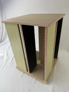 De Colección Madera 104 CD Spinner Rack Giratorio Encimera Almacenamiento Compacto Soporte Carrusel - Imagen 1 de 11