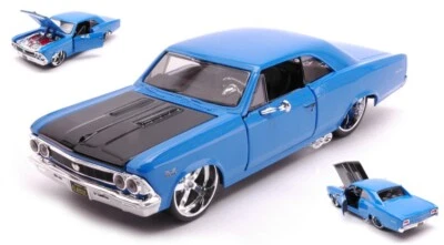 MODELLINO AUTO STATICO MAISTO CHEVROLET CHEVELLE SS 396 1966 MUSCLE BLU 1/24 - Immagine 1 di 4