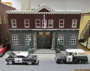 HO Life-Like Woodlawn Police Station Structure Built-up from Kit #1382 - Picture 1 of 2