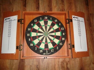 Gabinete de dardos clásico de cerdas de madera maciza Accudart - Imagen 1 de 3