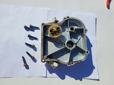 GENUINE OEM BRIGGS 5 HP REVERSING CAM SHAFT SUMP COVER + BOLTS FOR TILLERS - Image 1 of 4