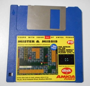 Disquette Amiga Jeux shareware game MISTER & MISSIS + ATTACK GREEN SMELLY ALIENS - Foto 1 di 6