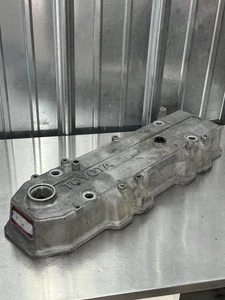1989/90-95 Toyota Pickup/4Runner EFI 22RE Valve Cover OEM Later Style - Picture 1 of 9