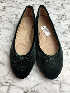 Old Navy Women’s Suede Flats Size 8 NWT – Hunter Green with Black Bow Tie Detail - Picture 1 of 10