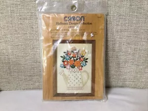 Annaffiatoio vintage 1977 collezione Hallmark Design kit crewel floreale 5" x 7" - Foto 1 di 13