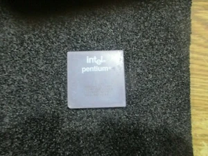 Intel Model: A80502133 Pentium Processor. SY022 / SSS.  - Picture 1 of 3