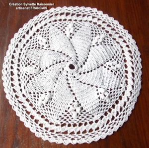 NAPPERON  CROCHET d'ART SYLVETTE RAISONNIER ARTISANAT FRANCAIS blanc 22 cm * - Picture 1 of 1