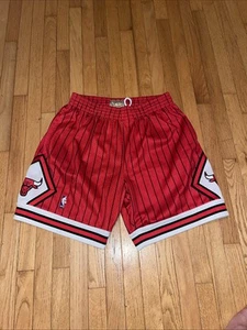 Mens XL Mitchell & Ness NBA Reload Swingman Short Chicago Bulls Pin Stripe 1995 - Picture 1 of 5