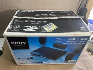 Nuovo con scatola Sony Blu-ray 3D Home Theater System 6 altoparlanti, DVD, WiFi, BT, USB - Foto 1 di 23