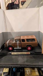 1959 Ford F-250 Pickup with Camper 1:18 Road Signature Diecast Metal - Picture 1 of 9