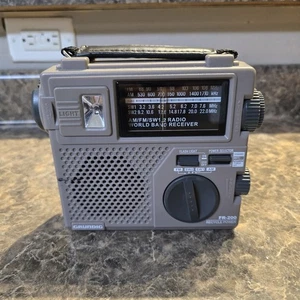 Radio de alimentación de reciclaje Grundig FR-200 - Imagen 1 de 6
