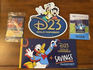 D23 Gold Member Savings, Stitch Pin, Goofy Magnet, Iago Lorcana Trading Card - Bild 1 von 5
