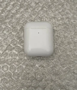 Genuine Apple Wireless Charging Case For AirPods FIRST / SECOND Generation A1938 - Picture 1 of 3