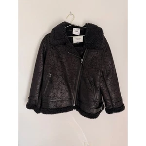 AMERICAN EAGLE OUTFITTERS Oversized Shearling Biker Jacket Size Large NWT - Picture 1 of 10