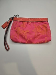 Muñequera plisada COACH rosa coral logotipo caballo y carruaje C - Imagen 1 de 8