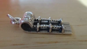 Dije tobogán de plata esterlina 3D 20x7x5mm invierno trineo nieve - Imagen 1 de 4