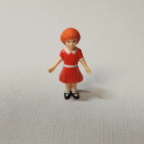 Orphan ANNIE Knickerbocker Mini Dollhouse Toy Figure Cover