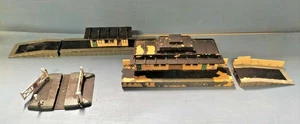 Vintage Hornby Dublo Platforms, Station Houses & Level Crossing Metal - Picture 1 of 5