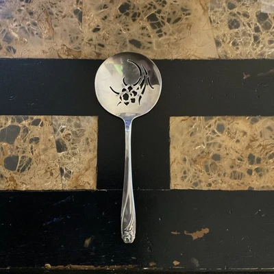 1847 Rogers Silverplate DAFFODIL Tomato Server 1950 No Monogram  7-1/2" long - Image 1 of 4