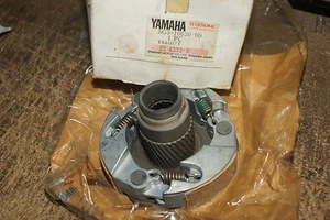 CENTRO DE MONTAJE EMBRAGUE YAMAHA GENUINO CV80 RIVA 5G3-16620-00 NOS - Imagen 1 de 3