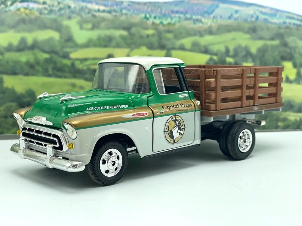 Banco de metal fundido a presión ultra raro Capital Press 1957 Chevy plataforma de estacas #78041 SpecCast Foto 1 de 4