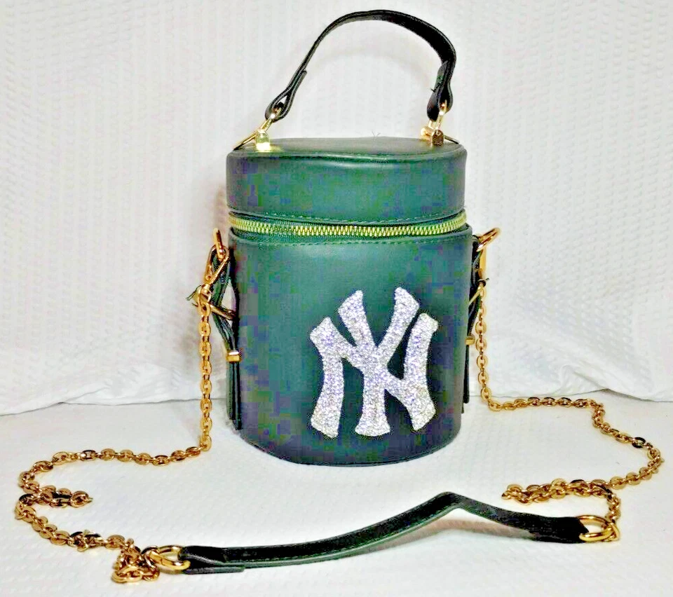 Stylish New York Yankees Designer Handbag for the Fashion Enthusiast - Image 1 of 4