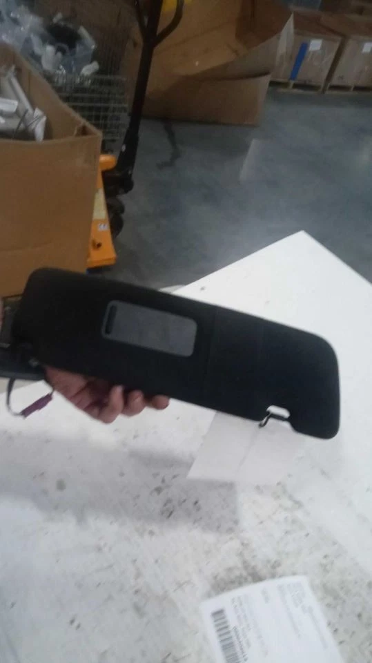 Parasol de pasajero iluminado 4 puertas Gran Coupé para BMW 640i 561071 12-19 Foto 1 de 4