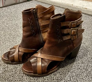 Freebird by Steven Peru Leder Größe 9 Mittelschaft Knöchel offene Zehenpartie Schnallen braun - Bild 1 von 11