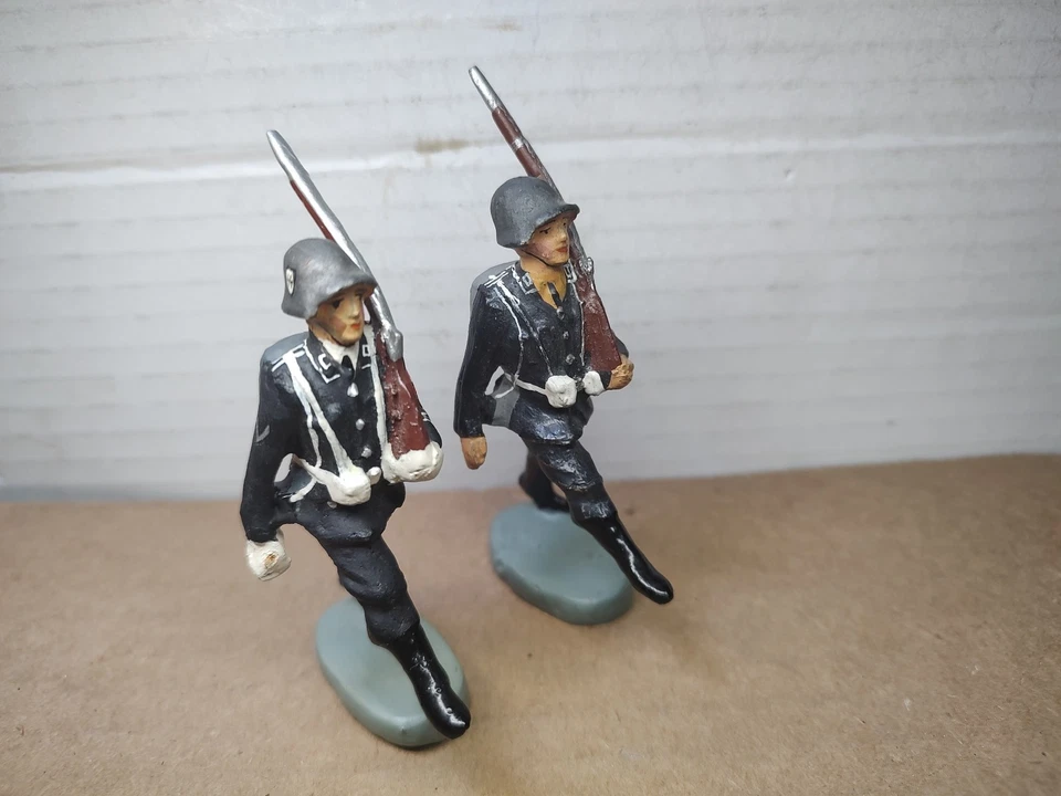 Elastolin German SS Goose Stepping Foto 1 de 3