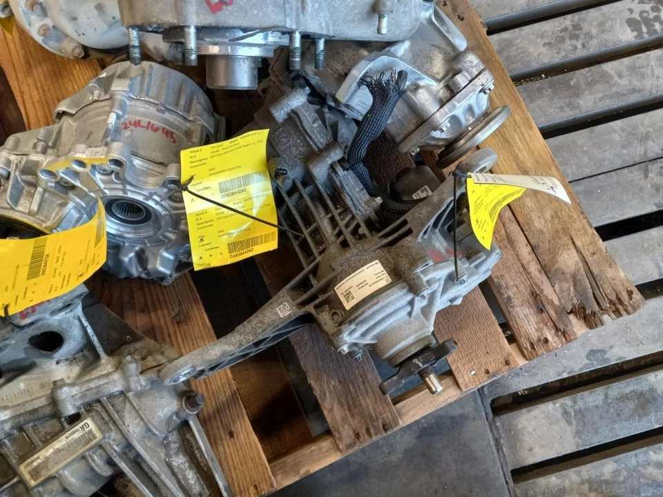 MERCEDES-BENZ CLA250 2020-2021 CARRIER AWD 118 TYPE REAR 1640500 - Imagem 1 de 1