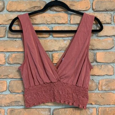 Camiseta sin mangas UO Urban Outfitters Crossover recortada con volantes de lechuga cuello en V roja L Foto 1 de 4