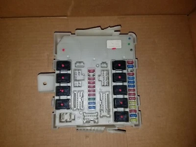 Módulo de carrocería de caja de fusibles Nissan Titan Armada Xterra QX56 IPDM 2004 2005 2006 Foto 1 de 4