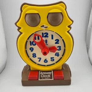 Reloj de aprendizaje vintage 1975 Owl Answer de Tomy Plastic Time juguete educativo FUNCIONA - Imagen 1 de 6