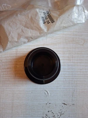 Peugeot 205 oil filler cap - ref 025704 - Image 1 of 3