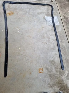 Toyota FJ40 BJ40 BJ42 Land Cruiser SWB roof seal NEW 63168-90307 - Bild 1 von 3