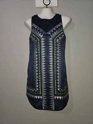 Hermoso Vestido Moderno Estilo Vaina Sin Mangas de GREYLIN Talla XS Foto 1 de 4