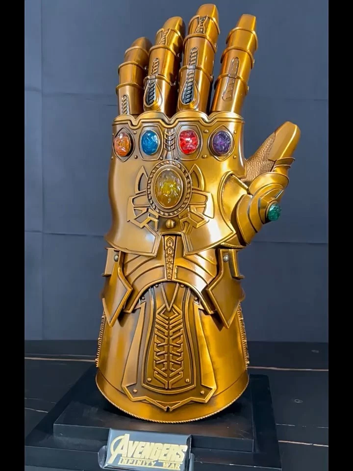 Guantelete Thanos Infinity 1/1 Completo Metal Portátil Coleccionable Edición Limitada Foto 1 de 4